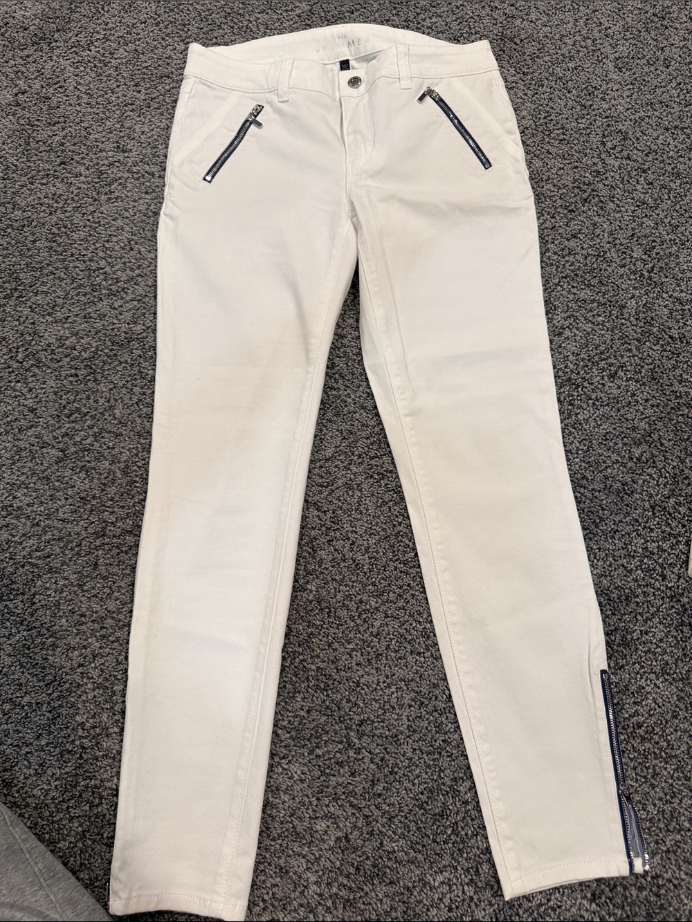 Super Soft White House Black Market White Ankle Jeans with Navy Zipper Detail.